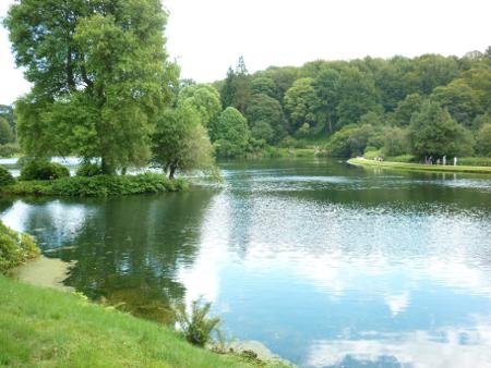 images/stourhead-lake-2.jpg